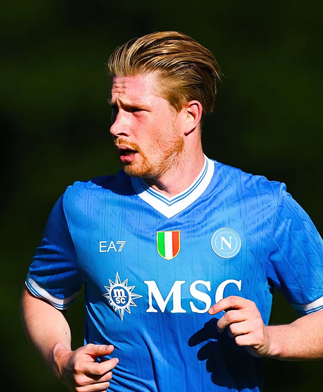 内蒙古额尔古纳初冬银装素裹，金雕翱翔雪原尽显苍穹之王风范