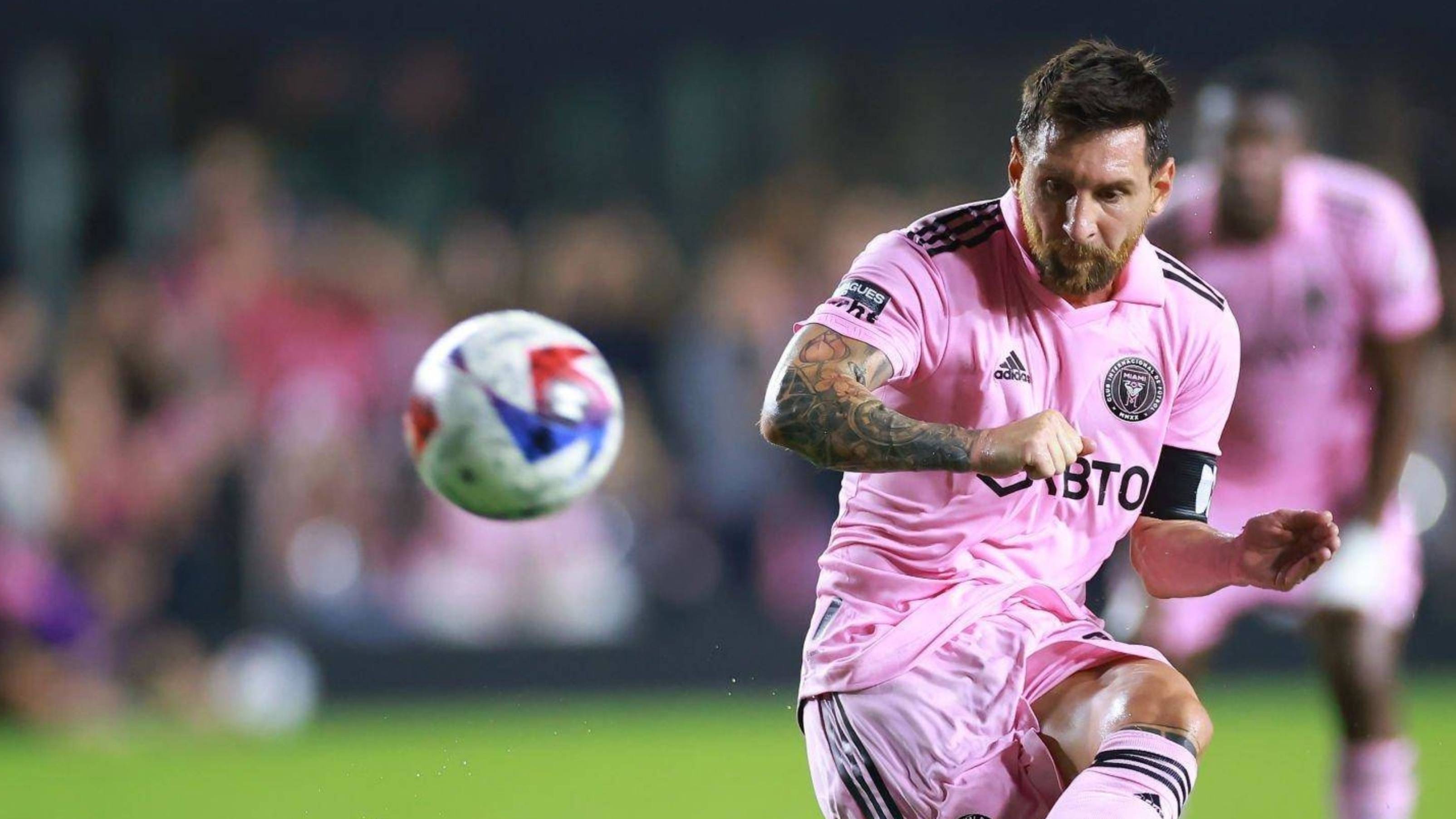 斯洛特：让萨拉赫替补不是容易的决定，但这就是我的选择